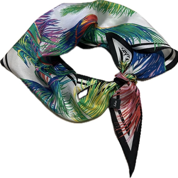 🔹🔸♦️Echo Fern Print Silk Diamond Scarf | Est. 42.5”L x 14”W - Picture 3 of 17